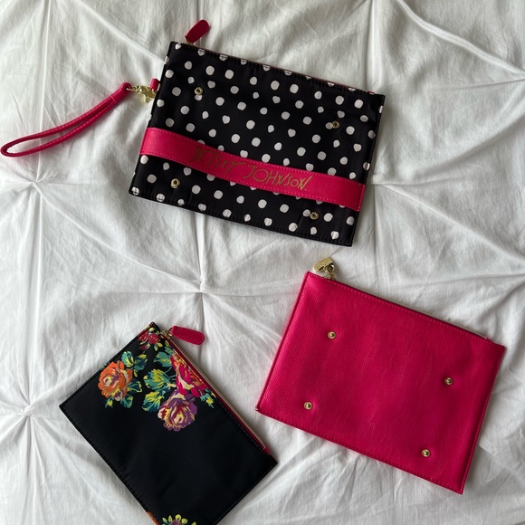 Betsy Johnson Cosmetic Bag Set - Picture 4 of 4